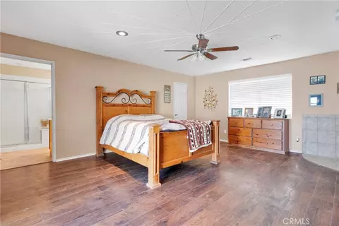 Bedroom - 9983 Ladera Ave, Lucerne Valley, CA 92356 photo 4 of 6