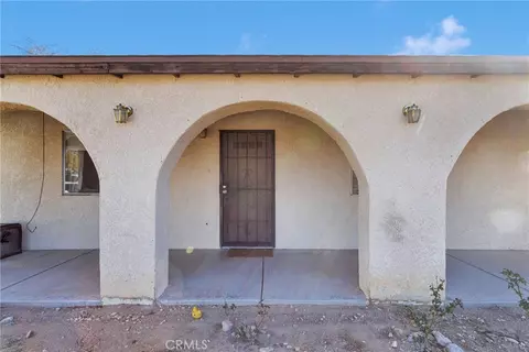 Exterior - 9983 Ladera Ave, Lucerne Valley, CA 92356 photo 3 of 7