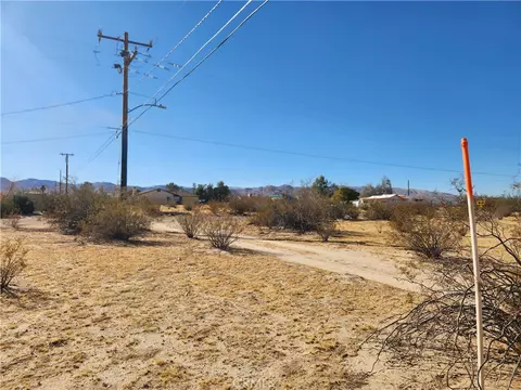 18 Sunfair Rd, Joshua Tree, CA 92252