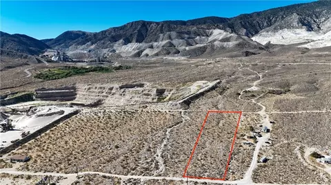 716 Meehleis Rd, Lucerne Valley, CA 92356