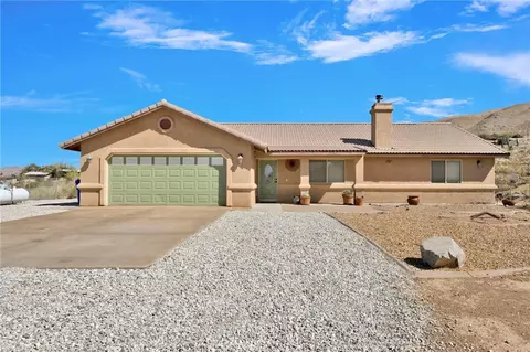 9191 Nambe Rd, Apple Valley, CA 92308