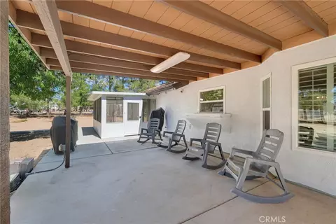 Exterior - 15908 Acoma Rd, Apple Valley, CA 92307 photo 11 of 15