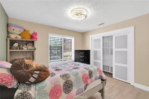 Bedroom - 15908 Acoma Rd, Apple Valley, CA 92307 photo 5 of 10
