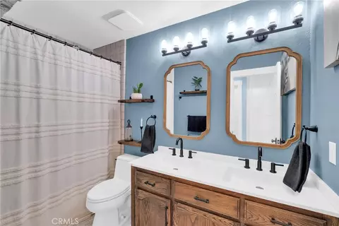 Bath - 15908 Acoma Rd, Apple Valley, CA 92307 photo 2 of 8