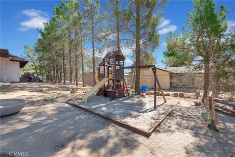 Exterior - 15908 Acoma Rd, Apple Valley, CA 92307 photo 9 of 15