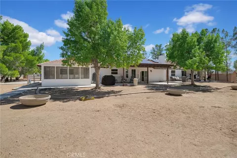 Exterior - 15908 Acoma Rd, Apple Valley, CA 92307 photo 14 of 15