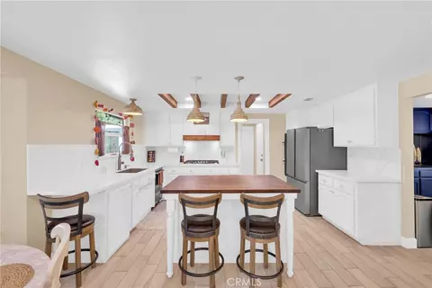 Kitchen - 15908 Acoma Rd, Apple Valley, CA 92307 photo 2 of 7