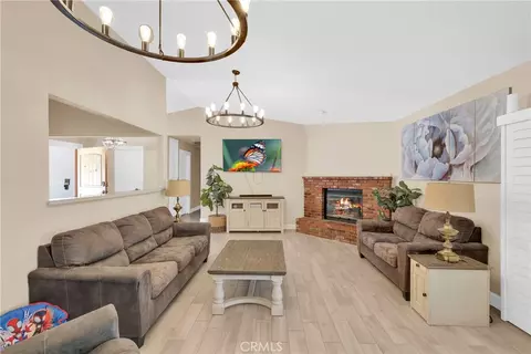 Living - 15908 Acoma Rd, Apple Valley, CA 92307 photo 2 of 3