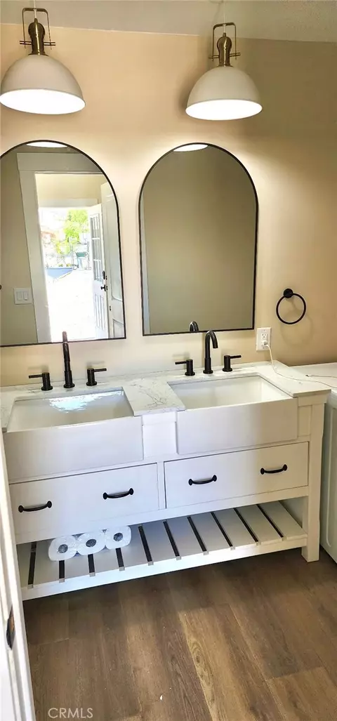 Bath - 15908 Acoma Rd, Apple Valley, CA 92307 photo 6 of 8