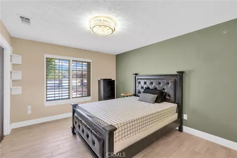 Bedroom - 15908 Acoma Rd, Apple Valley, CA 92307 photo 3 of 10