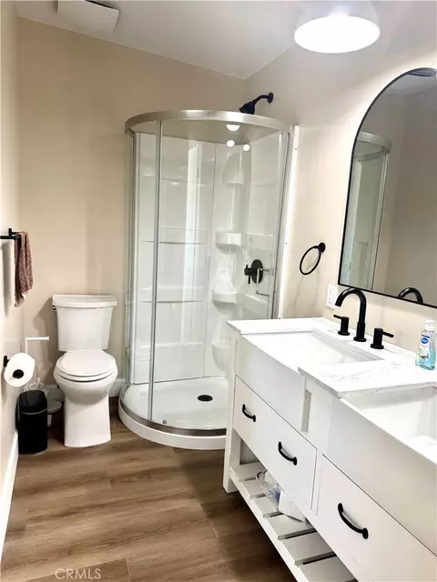 Bath - 15908 Acoma Rd, Apple Valley, CA 92307 photo 8 of 8