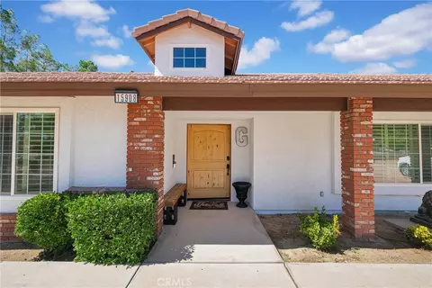 Exterior - 15908 Acoma Rd, Apple Valley, CA 92307 photo 3 of 15
