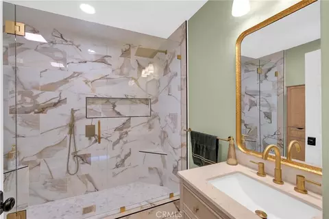 Bath - 15908 Acoma Rd, Apple Valley, CA 92307 photo 1 of 8