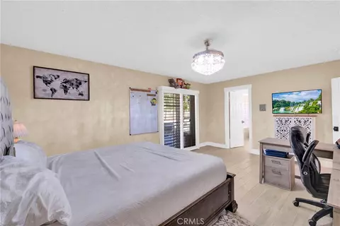 Bedroom - 15908 Acoma Rd, Apple Valley, CA 92307 photo 9 of 10