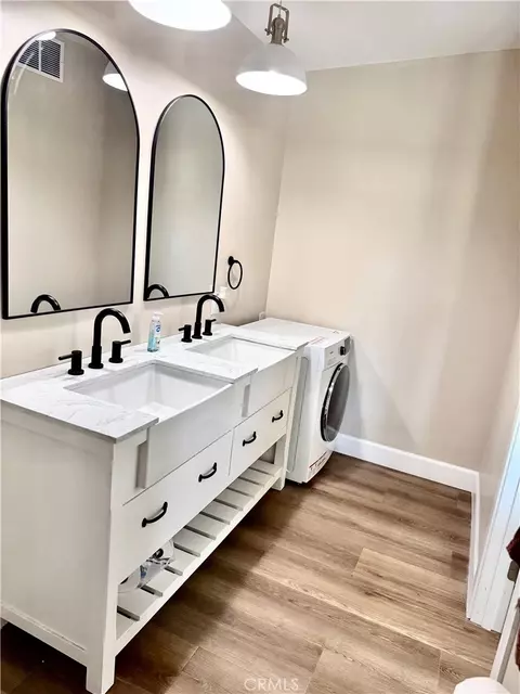Bath - 15908 Acoma Rd, Apple Valley, CA 92307 photo 7 of 8