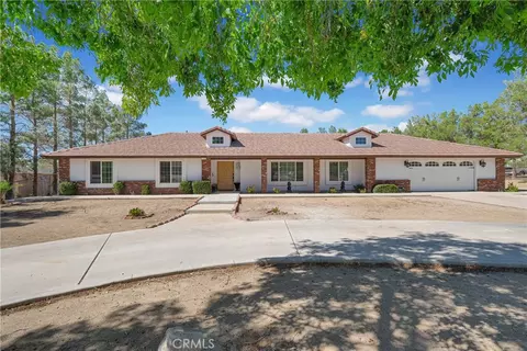 Exterior - 15908 Acoma Rd, Apple Valley, CA 92307 photo 5 of 15