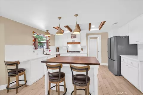 Kitchen - 15908 Acoma Rd, Apple Valley, CA 92307 photo 1 of 7