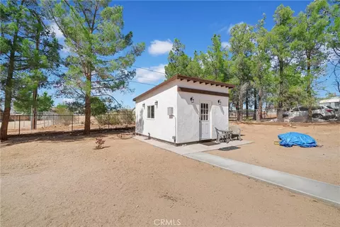Exterior - 15908 Acoma Rd, Apple Valley, CA 92307 photo 15 of 15