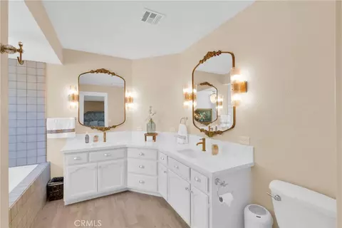 Bath - 15908 Acoma Rd, Apple Valley, CA 92307 photo 3 of 8