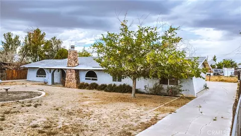 Exterior - 21390 Tussing Ranch Rd, Apple Valley, CA 92308 photo 3 of 6