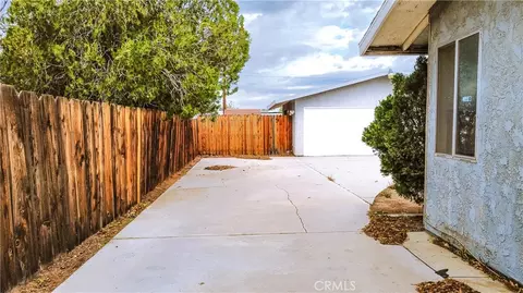 Exterior - 21390 Tussing Ranch Rd, Apple Valley, CA 92308 photo 4 of 6
