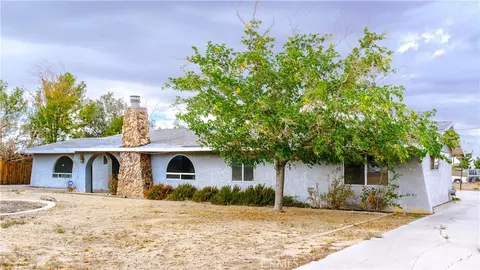 Exterior - 21390 Tussing Ranch Rd, Apple Valley, CA 92308 photo 2 of 6