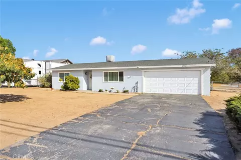 17810 Pine St, Hesperia, CA 92345