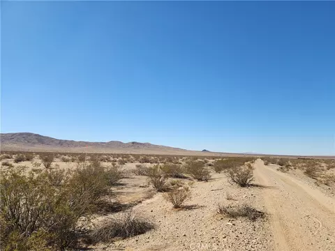 34 Panamint Trl, Helendale, CA 92342