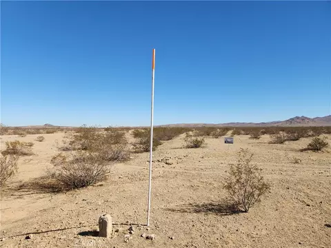 33 Panamint Trl, Helendale, CA 92342