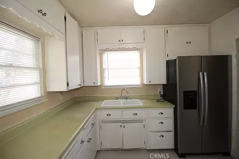 Kitchen - 100 E Desert Vw, Barstow, CA 92311 photo 1 of 2
