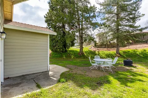 Exterior - 28841 Delaware Dr, Tehachapi, CA 93561 photo 7 of 9