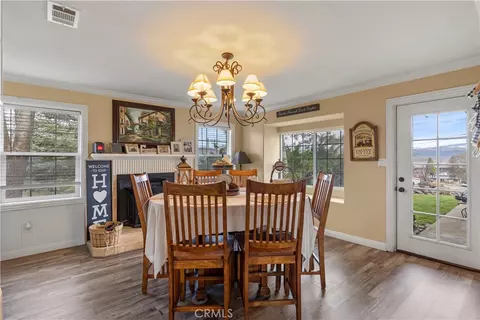 Dining - 28841 Delaware Dr, Tehachapi, CA 93561 photo 4 of 4