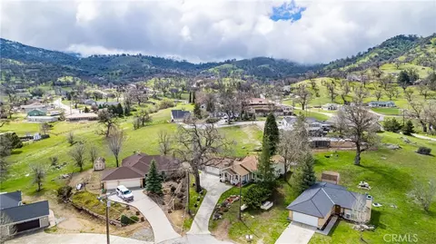 View/Area - 28841 Delaware Dr, Tehachapi, CA 93561 photo 2 of 4