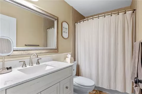 Bath - 28841 Delaware Dr, Tehachapi, CA 93561 photo 1 of 2