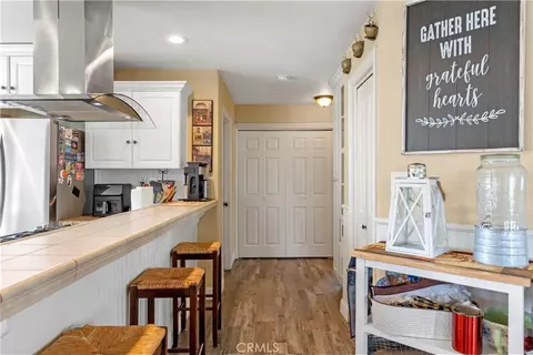 Entry Way - 28841 Delaware Dr, Tehachapi, CA 93561 photo 3 of 5