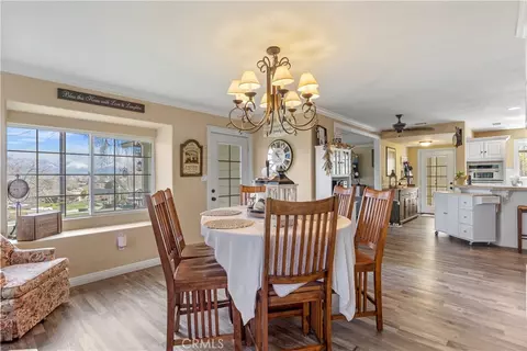 Dining - 28841 Delaware Dr, Tehachapi, CA 93561 photo 2 of 4