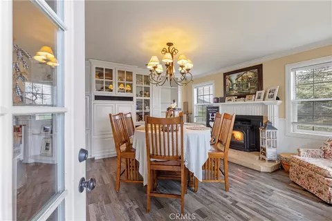 Dining - 28841 Delaware Dr, Tehachapi, CA 93561 photo 1 of 4