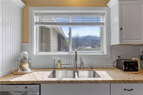 Kitchen - 28841 Delaware Dr, Tehachapi, CA 93561 photo 3 of 3