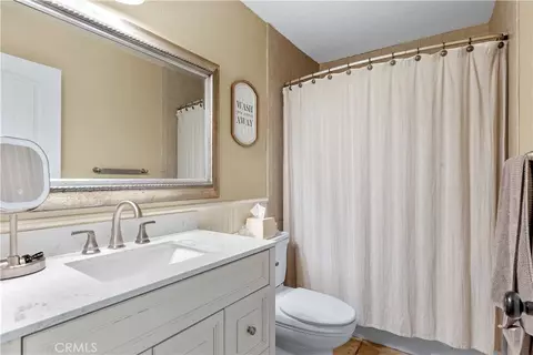 Bath - 28841 Delaware Dr, Tehachapi, CA 93561 photo 1 of 2
