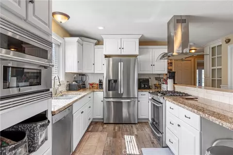 Kitchen - 28841 Delaware Dr, Tehachapi, CA 93561 photo 1 of 3