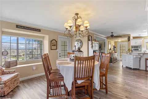 Dining - 28841 Delaware Dr, Tehachapi, CA 93561 photo 2 of 4