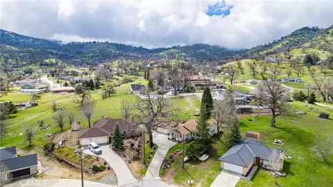 View/Area - 28841 Delaware Dr, Tehachapi, CA 93561 photo 2 of 4
