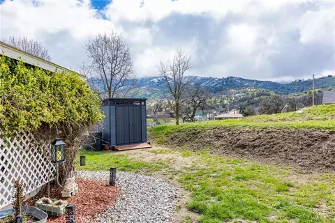 Exterior - 28841 Delaware Dr, Tehachapi, CA 93561 photo 4 of 9