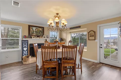 Dining - 28841 Delaware Dr, Tehachapi, CA 93561 photo 4 of 4