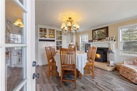 Dining - 28841 Delaware Dr, Tehachapi, CA 93561 photo 1 of 4