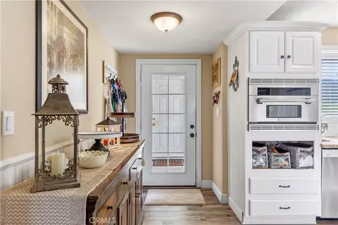 Entry Way - 28841 Delaware Dr, Tehachapi, CA 93561 photo 4 of 5