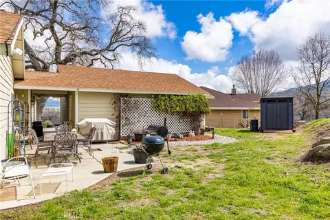 Exterior - 28841 Delaware Dr, Tehachapi, CA 93561 photo 5 of 9