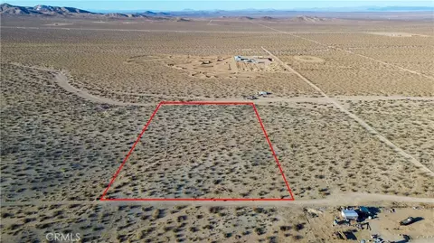 462 Pascal Ln, Adelanto, CA 92301 photo 3