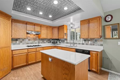 Kitchen - 1585 Linnet, Wrightwood, CA 92397 photo 3 of 4