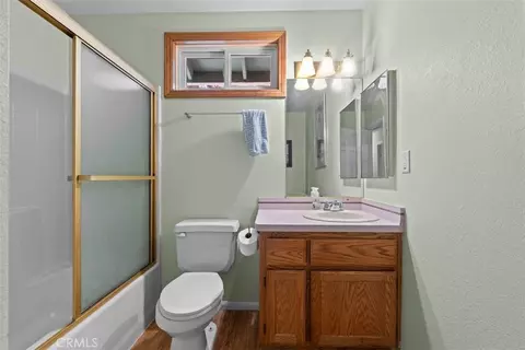 Bath - 1585 Linnet, Wrightwood, CA 92397 photo 1 of 2